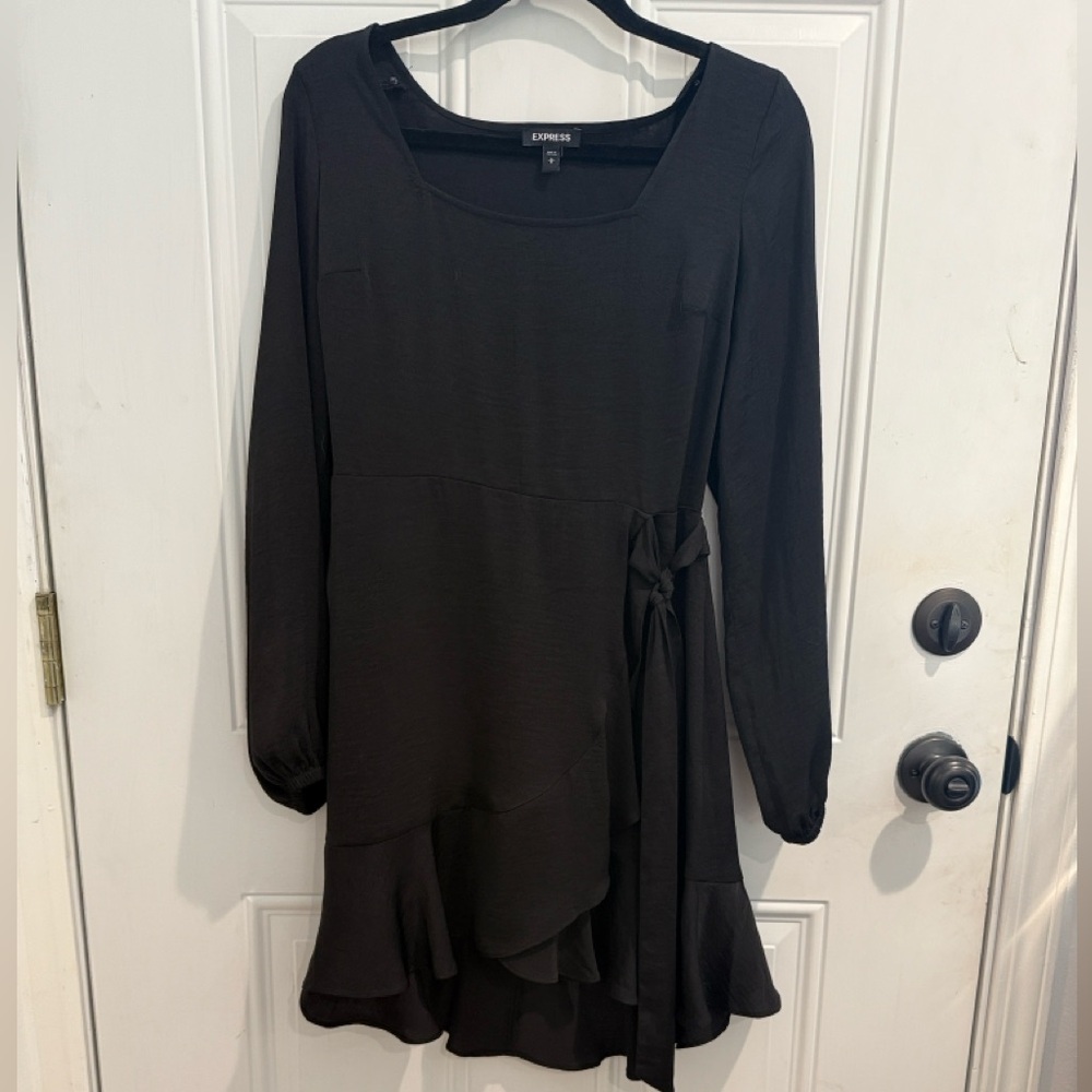Express Black Long Sleeve Square Neck Tie Waist Knee Dress Medium